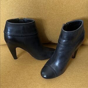 Plenty by Tracy Reese Black Leather Cap-Toe Ankle Booties